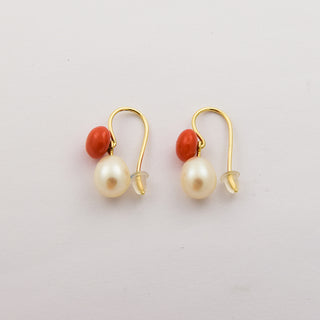 Ohrhänger aus 585 Gelbgold mit Koralle und Perle, nachhaltiger second hand Schmuck perfekt aufgearbeitet