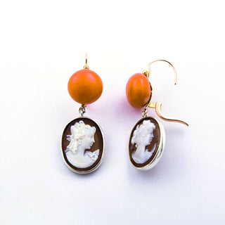 Korallenohrhänger aus 585 Gelbgold mit Kamee/Gemme, nachhaltiger second hand Schmuck perfekt aufgearbeitet