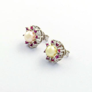 Perlenohrstecker aus 585 Weißgold mit Rubin, nachhaltiger second hand Schmuck perfekt aufgearbeitet