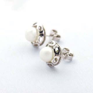 Perlenohrstecker aus 585 Weißgold, nachhaltiger second hand Schmuck perfekt aufgearbeitet