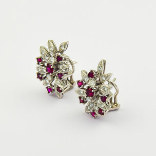 Ohrstecker aus 750 Weißgold mit Rubin und Brillant, nachhaltiger second hand Schmuck perfekt aufgearbeitet