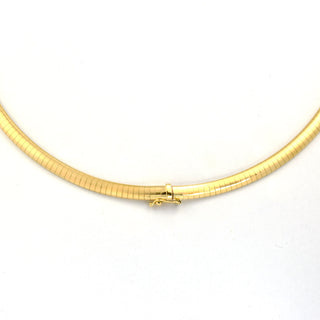 Omegareif aus 750 Gelbgold, nachhaltiger second hand Schmuck perfekt aufgearbeitet