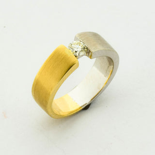 Diamantring aus 585 Gelb- und Weißgold, nachhaltiger second hand Schmuck perfekt aufgearbeitet