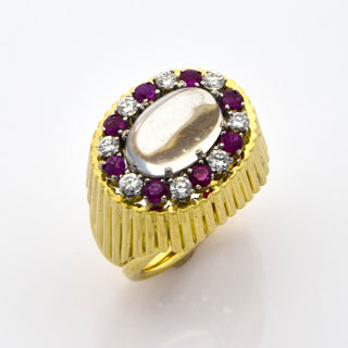 Ring aus 750 Gelb- und Weißgold mit Mondstein, Rubin und Brillant, nachhaltiger second hand Schmuck perfekt aufgearbeitet