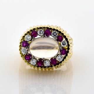 Ring aus 750 Gelb- und Weißgold mit Mondstein, Rubin und Brillant, nachhaltiger second hand Schmuck perfekt aufgearbeitet