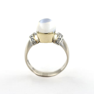 Ring aus 585 Gelb- und Weißgold mit Mondstein und Brillant, nachhaltiger second hand Schmuck perfekt aufgearbeitet