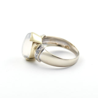 Ring aus 585 Gelb- und Weißgold mit Mondstein und Brillant, nachhaltiger second hand Schmuck perfekt aufgearbeitet