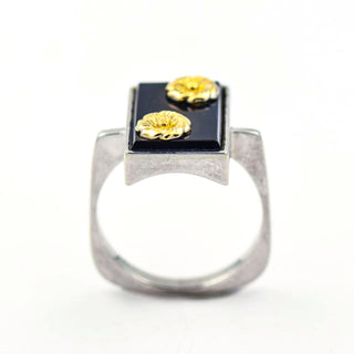 Ring aus 585 Gelb- und Weißgold mit Onyx, nachhaltiger second hand Schmuck perfekt aufgearbeitet