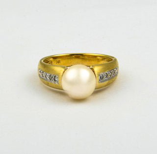 Ring aus 585 Gelb- und Weißgold mit Perle und Brillant, nachhaltiger second hand Schmuck perfekt aufgearbeitet