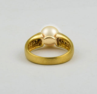 Ring aus 585 Gelb- und Weißgold mit Perle und Brillant, nachhaltiger second hand Schmuck perfekt aufgearbeitet