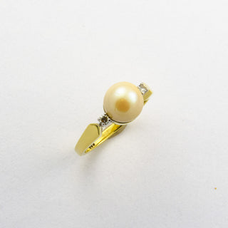 Ring aus 585 Gelb- und Weißgold mit Perle und Diamant, nachhaltiger second hand Schmuck perfekt aufgearbeitet