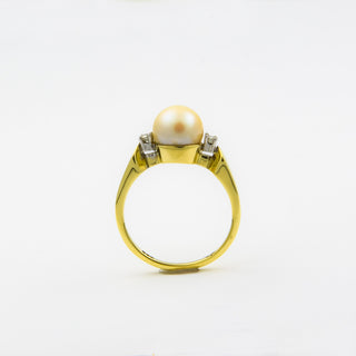 Ring aus 585 Gelb- und Weißgold mit Perle und Diamant, nachhaltiger second hand Schmuck perfekt aufgearbeitet
