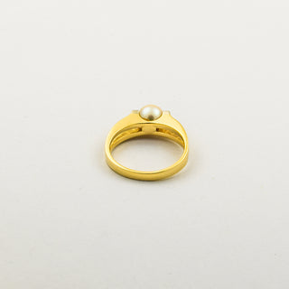 Ring aus 585 Gelb- und Weißgold mit Perle, nachhaltiger second hand Schmuck perfekt aufgearbeitet