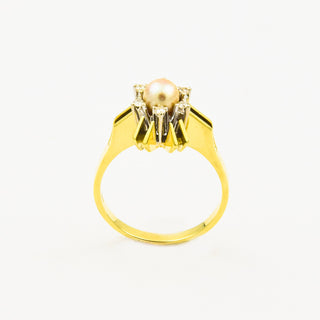 Ring aus 585 Gelb- und Weißgold mit Perle und Brillant, nachhaltiger second hand Schmuck perfekt aufgearbeitet