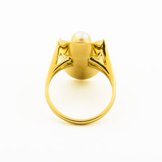 Ring aus 585 Gelb- und Weißgold mit Perle und Brillant, nachhaltiger second hand Schmuck perfekt aufgearbeitet