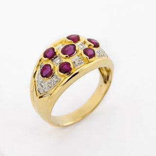 Rubinring aus 750 Gelb- und Weißgold mit Brillant, nachhaltiger second hand Schmuck perfekt aufgearbeitet