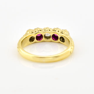 Rubinring aus 585 Gelb- und Weißgold mit Brillant, nachhaltiger second hand Schmuck perfekt aufgearbeitet