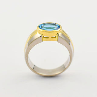 Oeding-Erdel Ring aus 750 Gelb- und Weißgold mit Topas, nachhaltiger second hand Schmuck perfekt aufgearbeitet