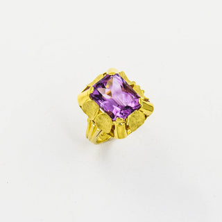 Ring aus 585 Gelbgold mit Amethyst, nachhaltiger second hand Schmuck perfekt aufgearbeitet