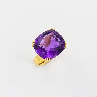 Ring aus 585 Gelbgold mit Amethyst, nachhaltiger second hand Schmuck perfekt aufgearbeitet