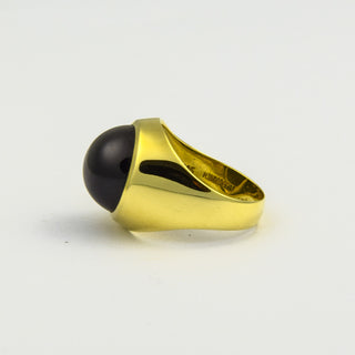 Ring aus 585 Gelbgold mit Sterndiopsid, nachhaltiger second hand Schmuck perfekt aufgearbeitet