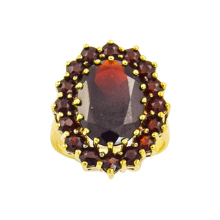 Granatring aus 333 Gelbgold, nachhaltiger second hand Schmuck perfekt aufgearbeitet