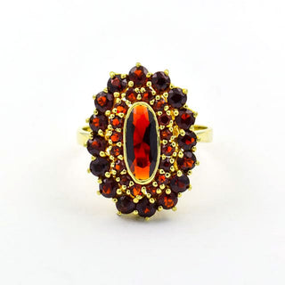 Granatring aus 585 Gelbgold, nachhaltiger second hand Schmuck perfekt aufgearbeitet