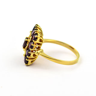Granatring aus 750 Gelbgold, nachhaltiger second hand Schmuck perfekt aufgearbeitet