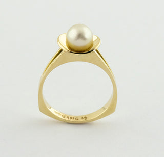 Perlring aus 585 Gelbgold, nachhaltiger second hand Schmuck perfekt aufgearbeitet