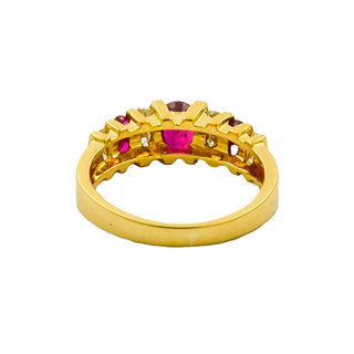 Ring aus 750 Gelbgold mit Rubin und Brillant, nachhaltiger second hand Schmuck perfekt aufgearbeitet