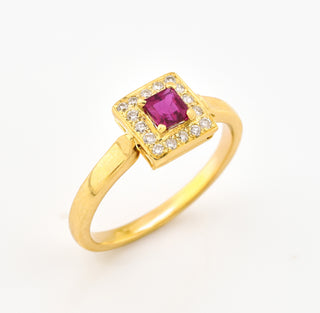 Rubinring aus 750 Gelbgold mit Brillant, nachhaltiger second hand Schmuck perfekt aufgearbeitet