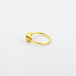 Ring aus 585 Gelbgold mit Saphir, nachhaltiger second hand Schmuck perfekt aufgearbeitet