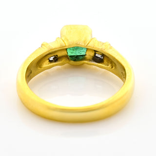 Smaragdring aus 750 Gelbgold mit Diamant, nachhaltiger second hand Schmuck perfekt aufgearbeitet