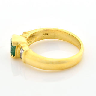 Smaragdring aus 750 Gelbgold mit Diamant, nachhaltiger second hand Schmuck perfekt aufgearbeitet