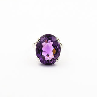 Ring aus 585 Weißgold mit Amethyst, nachhaltiger second hand Schmuck perfekt aufgearbeitet