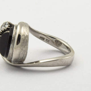 Ring aus 750 Weißgold mit Onyx und Brillant, nachhaltiger second hand Schmuck perfekt aufgearbeitet