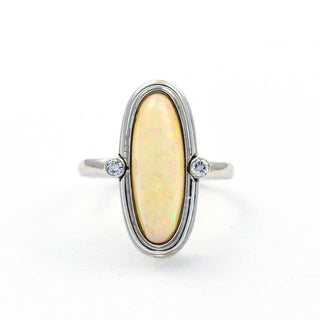 Ring aus 585 Weißgold mit Opal und Brillant, nachhaltiger second hand Schmuck perfekt aufgearbeitet