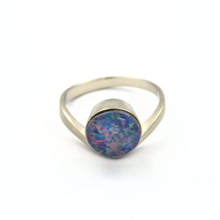 Ring aus 585 Weißgold mit Opal, nachhaltiger second hand Schmuck perfekt aufgearbeitet