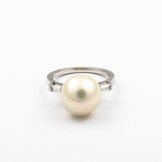 Ring aus 750 Weißgold mit Perle und Diamant, nachhaltiger second hand Schmuck perfekt aufgearbeitet