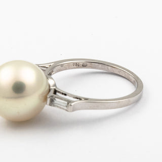 Ring aus 750 Weißgold mit Perle und Diamant, nachhaltiger second hand Schmuck perfekt aufgearbeitet