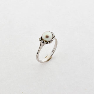 Perlenring aus 585 Weißgold mit Diamant, nachhaltiger second hand Schmuck perfekt aufgearbeitet