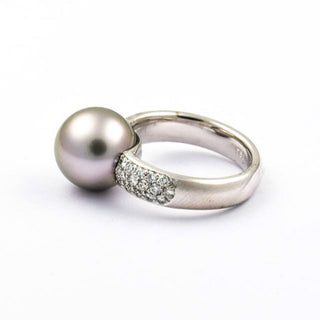 Perlenring aus 750 Weißgold mit Brillant, nachhaltiger second hand Schmuck perfekt aufgearbeitet