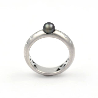 Perlenring aus 750 Weißgold mit Brillant, nachhaltiger second hand Schmuck perfekt aufgearbeitet