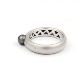 Perlenring aus 750 Weißgold mit Brillant, nachhaltiger second hand Schmuck perfekt aufgearbeitet