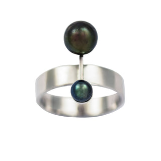 Perlenring aus 585 Weißgold, nachhaltiger second hand Schmuck perfekt aufgearbeitet