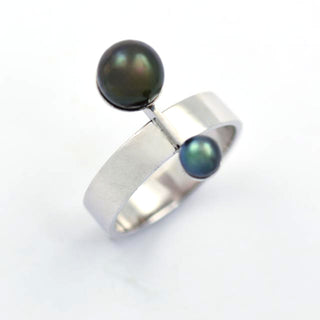 Perlenring aus 585 Weißgold, nachhaltiger second hand Schmuck perfekt aufgearbeitet