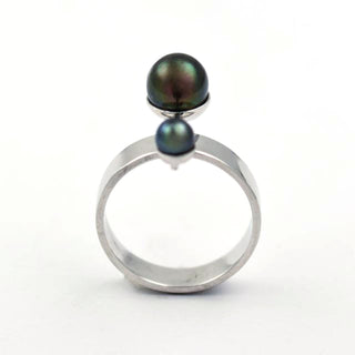 Perlenring aus 585 Weißgold, nachhaltiger second hand Schmuck perfekt aufgearbeitet