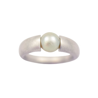 Perlenring aus 750 Weißgold, nachhaltiger second hand Schmuck perfekt aufgearbeitet