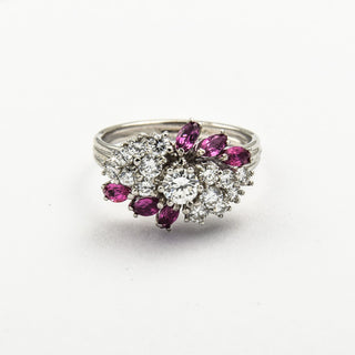 Ring aus 750 Weißgold mit Rubin und Brillant, neuwertig, nachhaltiger second hand Schmuck perfekt aufgearbeitet