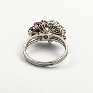 Ring aus 750 Weißgold mit Rubin und Brillant, neuwertig, nachhaltiger second hand Schmuck perfekt aufgearbeitet